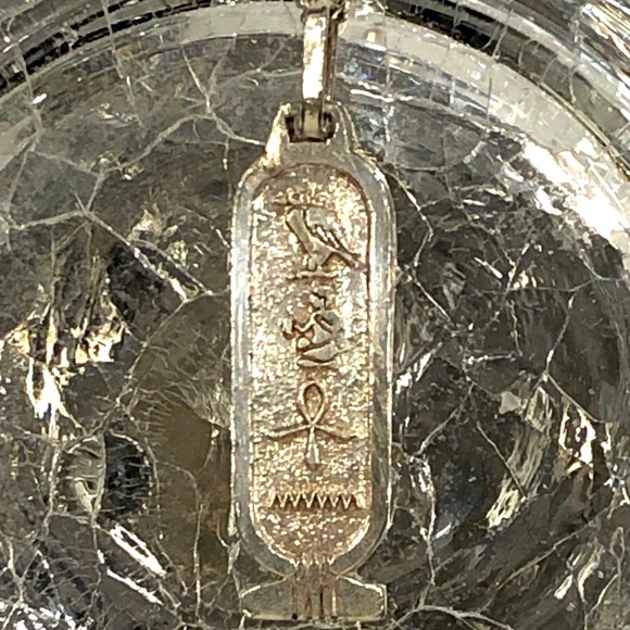 Reversible cartouche Love necklace - Picture 6 of 7